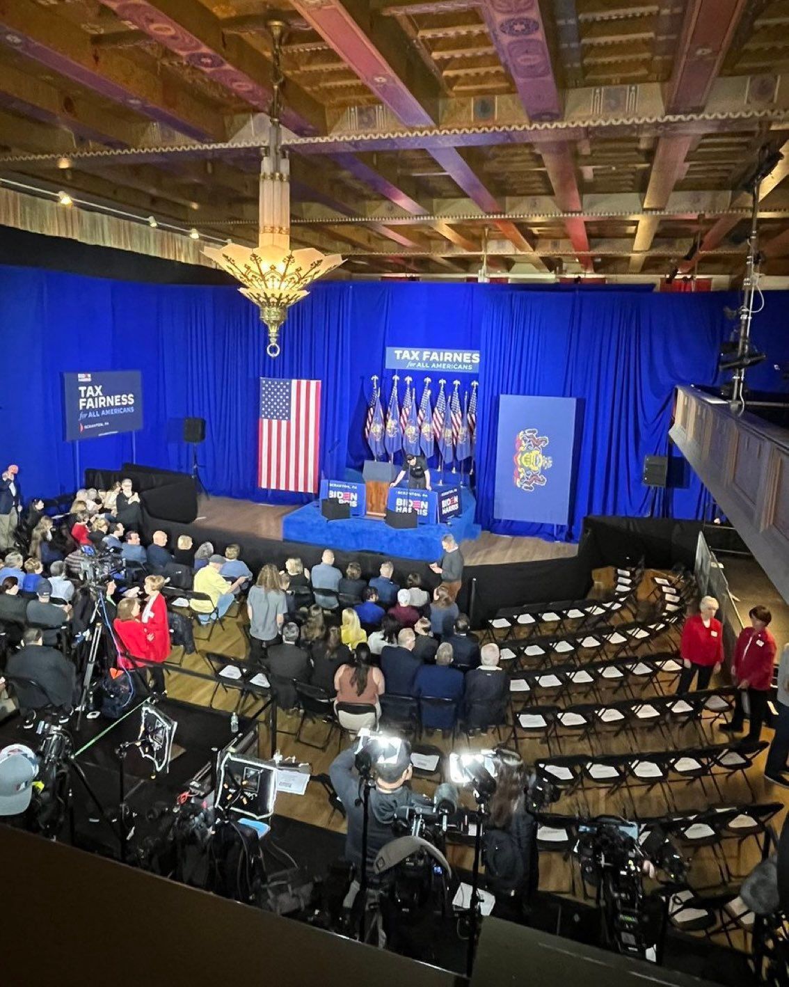 1713326172740-biden-non-crowd-in-pa[1].jpg