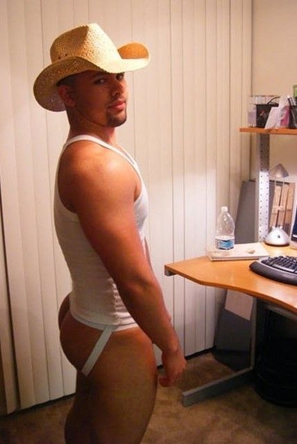 [2020-12-24] 638406192807411712 menandfags-spankboy - 1.jpg