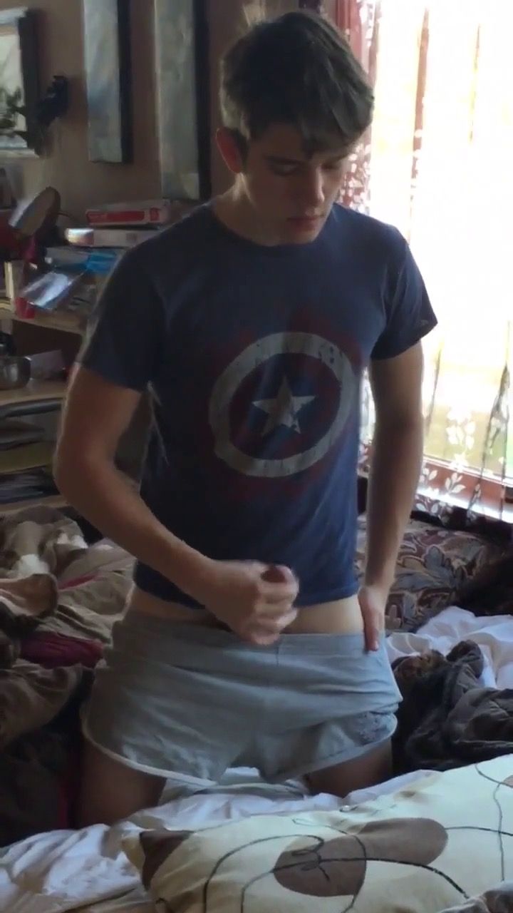 Premature Cummers masturbating in front of my college roomate_00h00m15s0015ms.jpeg