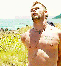 Chris Hemsworth 'carted off'.gif