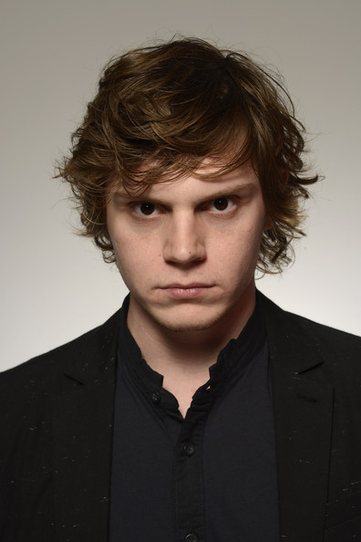 Evan+Peters+Tribeca+Film+Festival+Portrait+HVjw3z3Nf70l.jpg