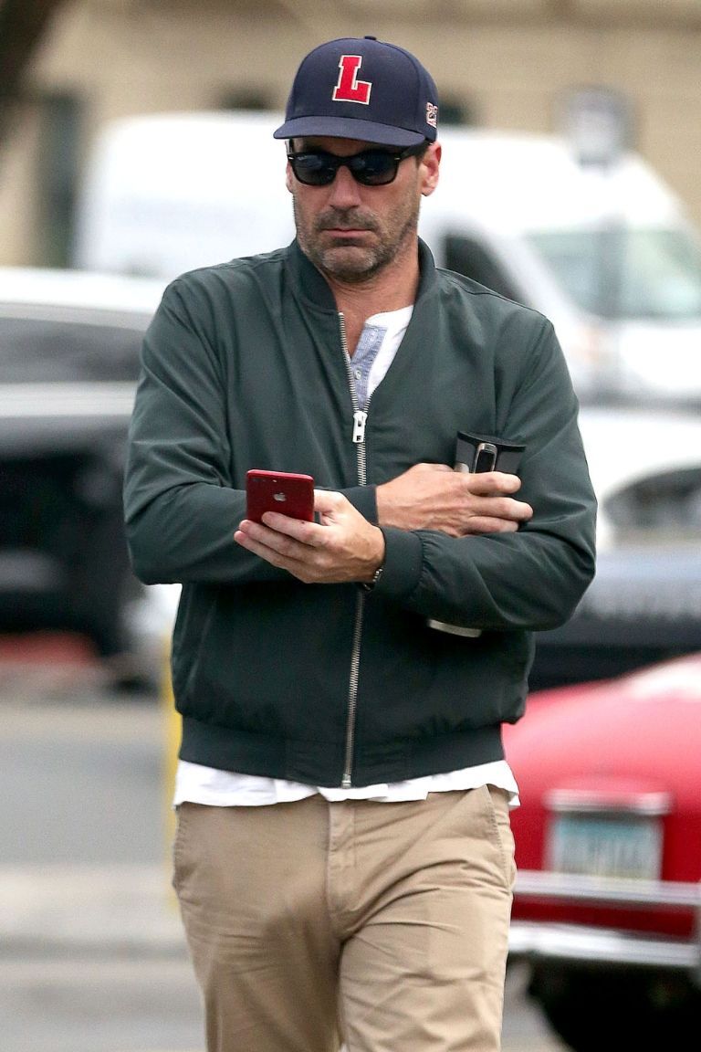 01 1494382336-jon-hamm-01-1494356895.jpg