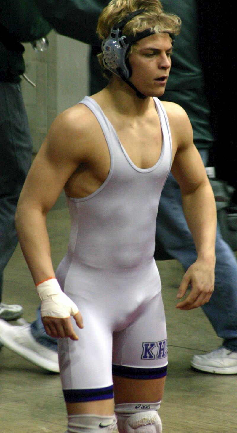 WrestleBulge160.jpg