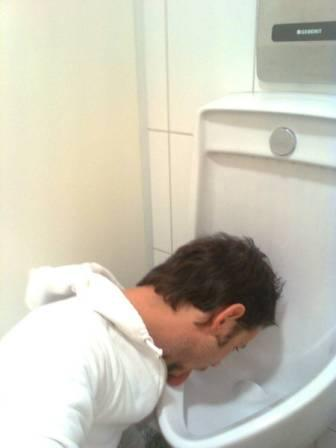 piss drinking04.png