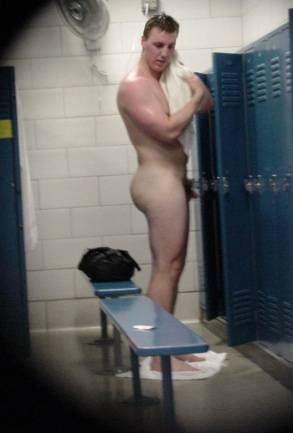 lockerroomvoyeur16.jpg