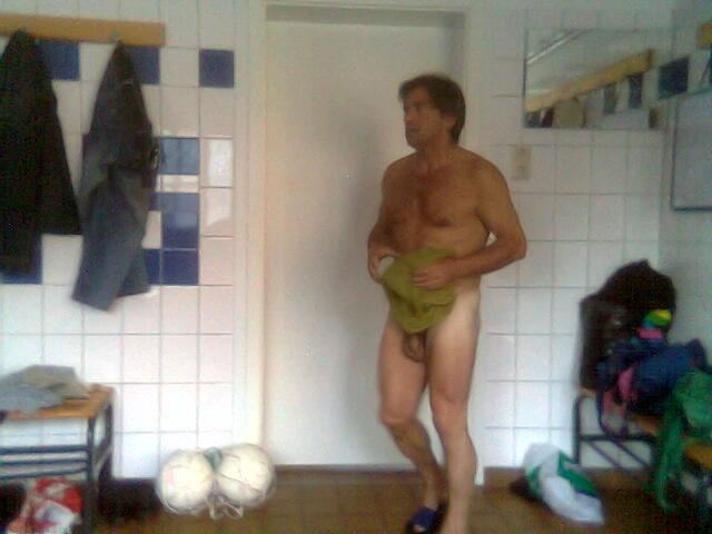 Nude hairy daddy in locker room (voyeur) 14.jpg