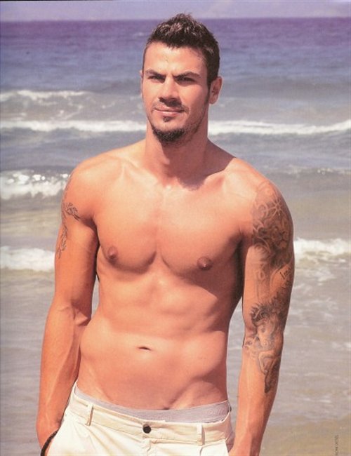 Άκης Πετρετζίκης 3.jpg