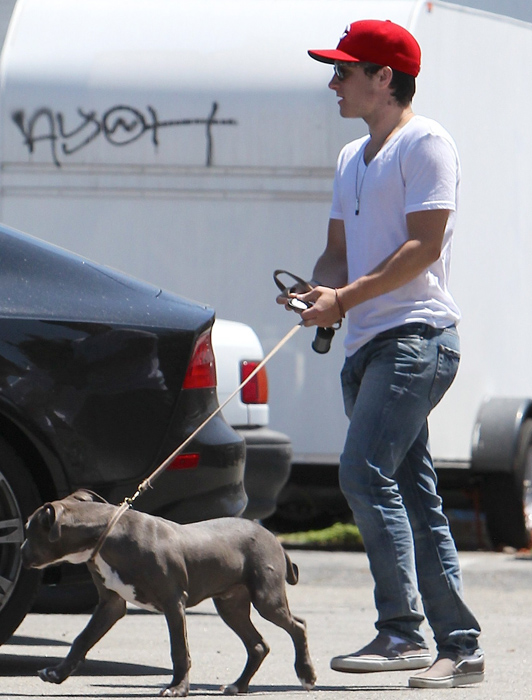 Josh Hutcherson (2).jpg