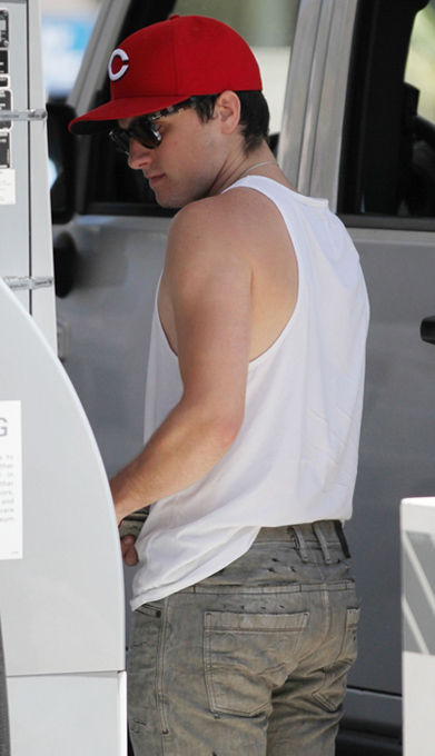 Josh Hutcherson (14).jpg