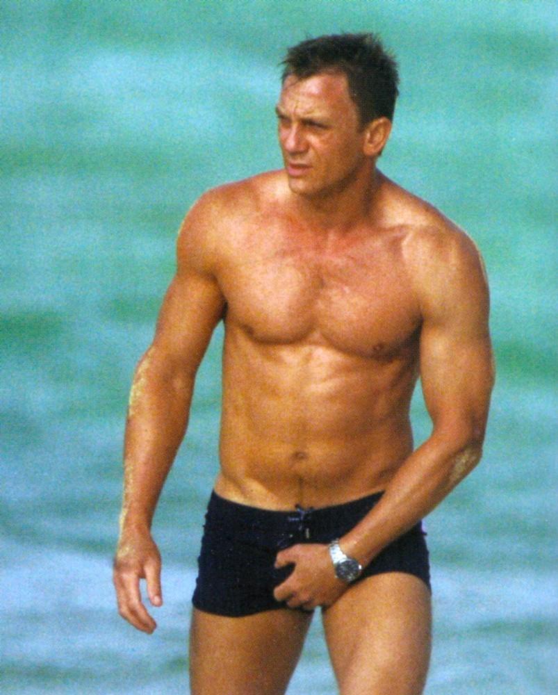 full-daniel-craig-body-1542529771.jpg
