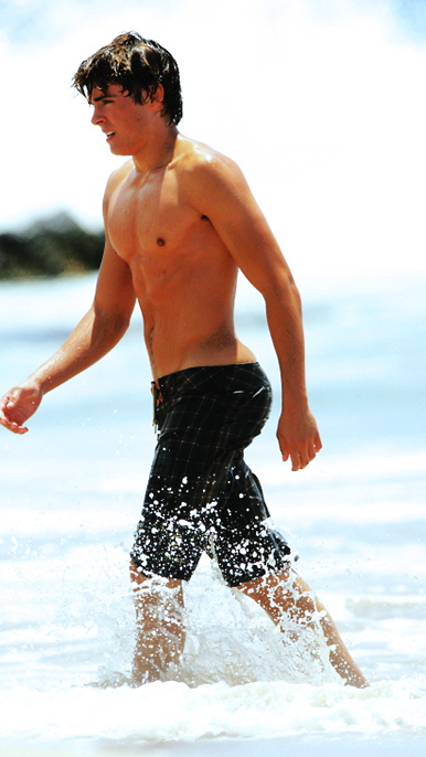 Zac Efron (16).jpg