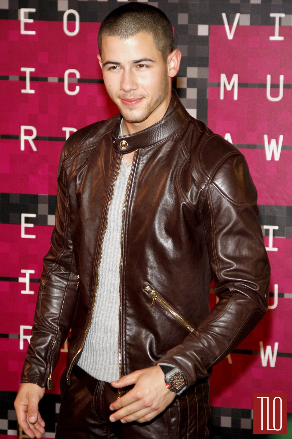 Nick-Jonas-2015-MTV-Video-Music-Awards-Red-Carpet-Fashion-Versace-Tom-Lorenzo-Site-TLO-1.jpg