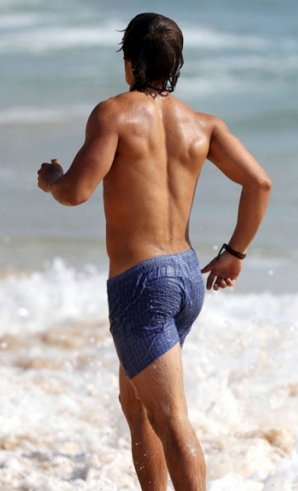 Brenton Thwaites 46.png