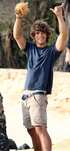 Brenton Thwaites 48.png