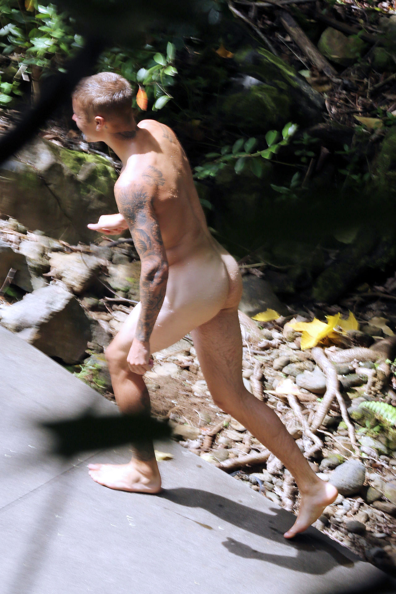 justin-bieber-nude-hawaii-04.jpg
