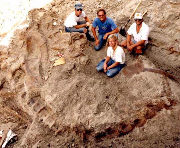 Sue, the crew & 'Sue'.jpg