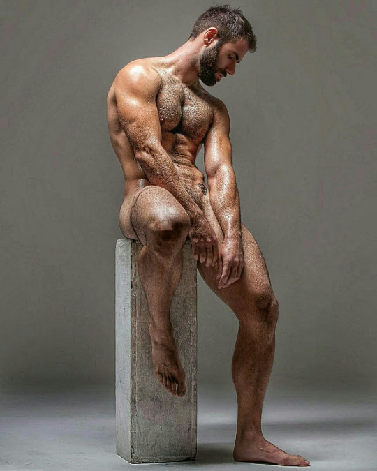Man-Posing-Worth-a-Sculpture_05.jpg